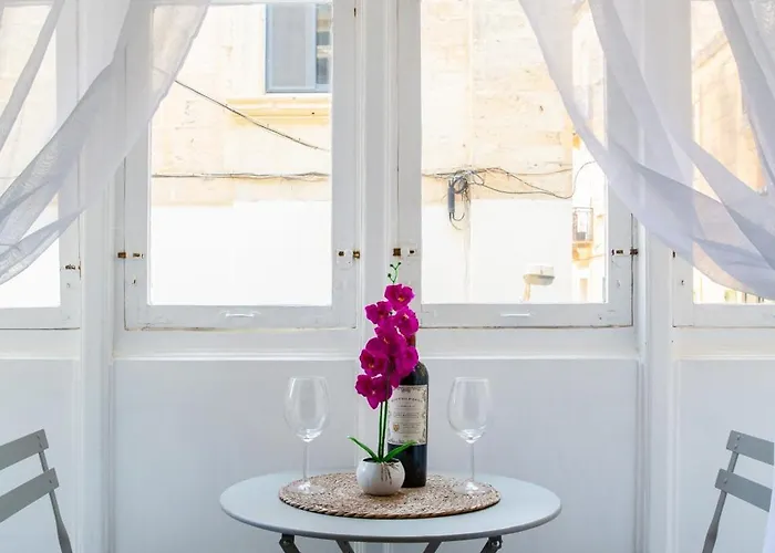 Valletta Waterfront 2br Flat By Arco Collection Апартаменты Флориана